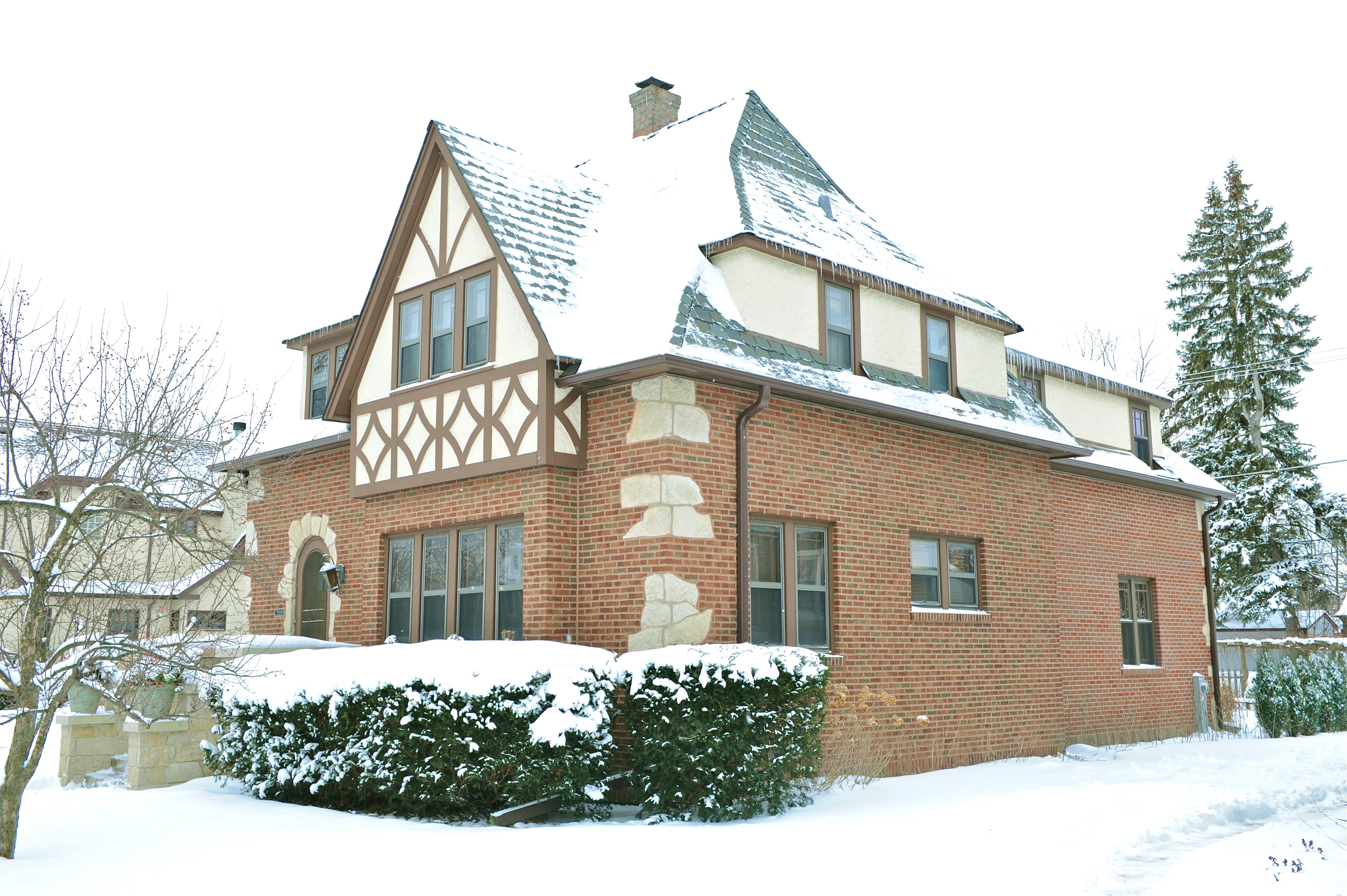 exterior brick home in chicago suburbs