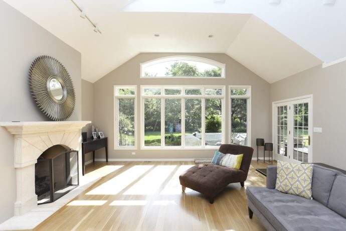 Buffalo Grove Area Airy Living Room