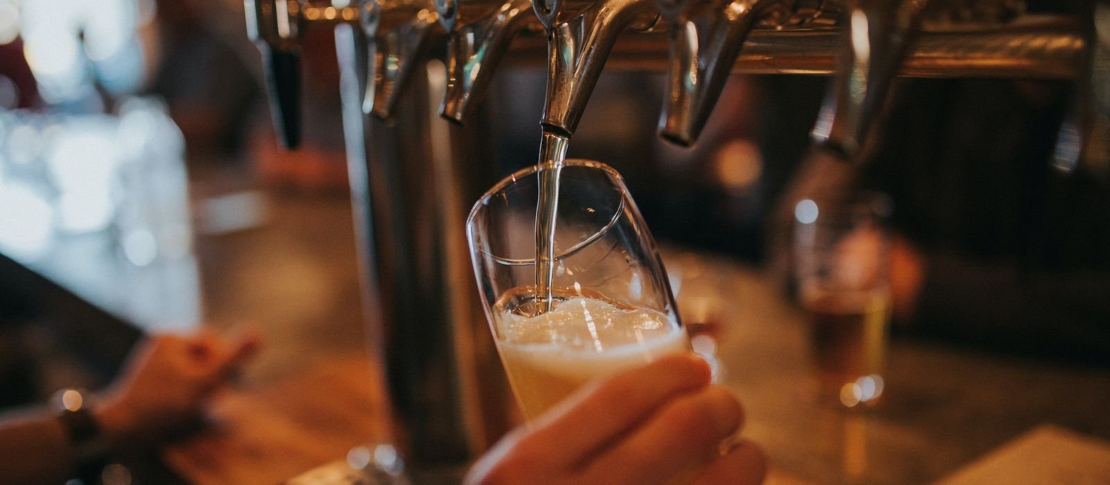 filling glass of beer on tap in arlington heights Peggy Kinanne’s Irish Restaurant 