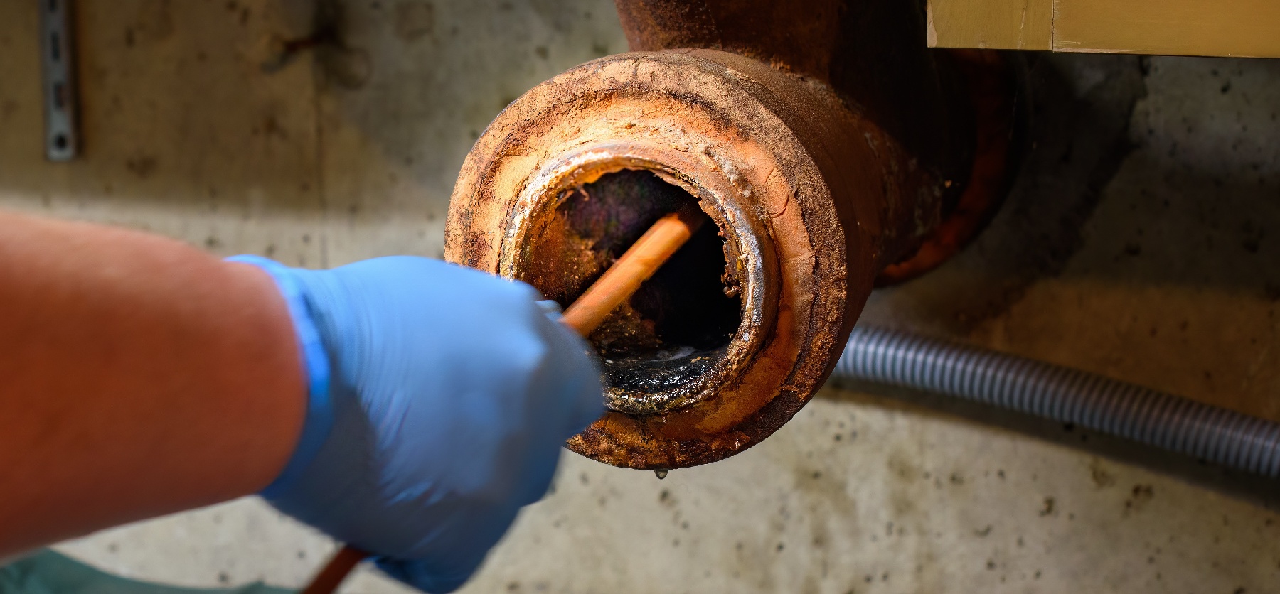 AdobeStock_542501992-camera-scope-pipe-clog