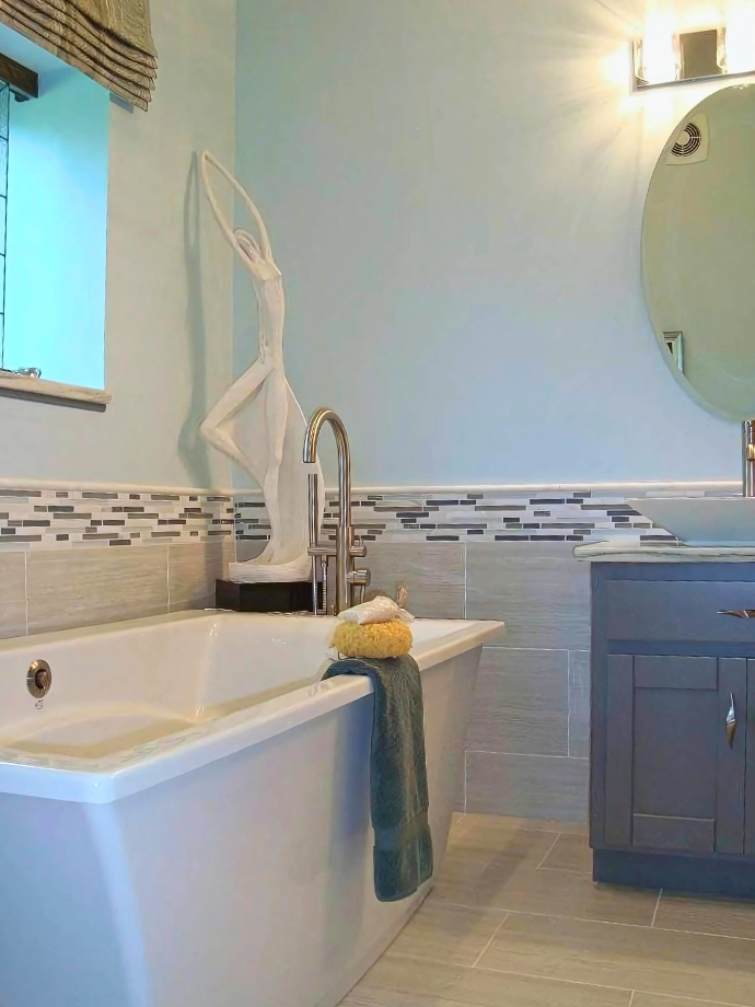 serene-bathroom-soaking-tub-690x920