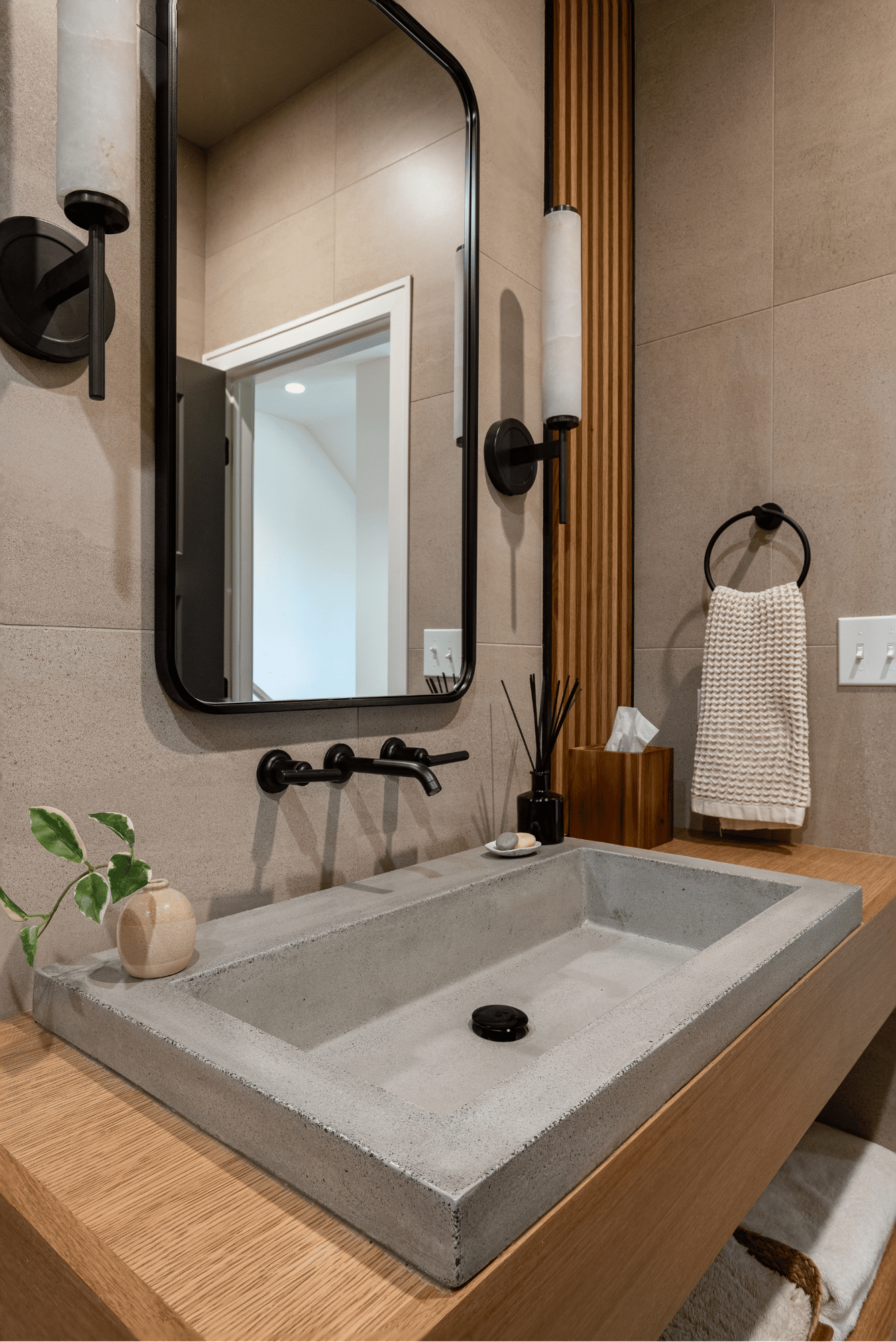 crystal-downs-first-floor-bath (3)