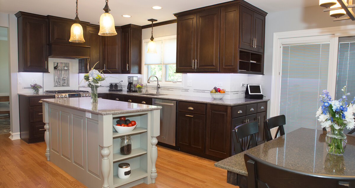 kitchen renovation in chicago for energy efficiency with dark cabinets and light kitchen island (1)