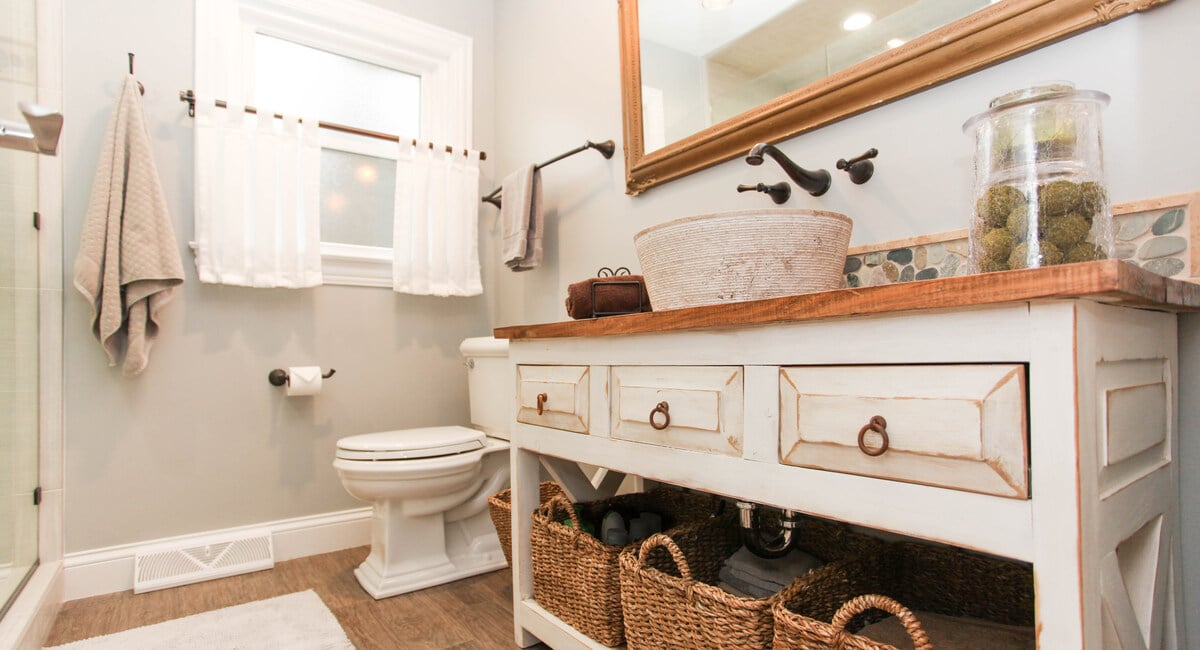 country chic bathroom remodel trend with wooden accessories (1)