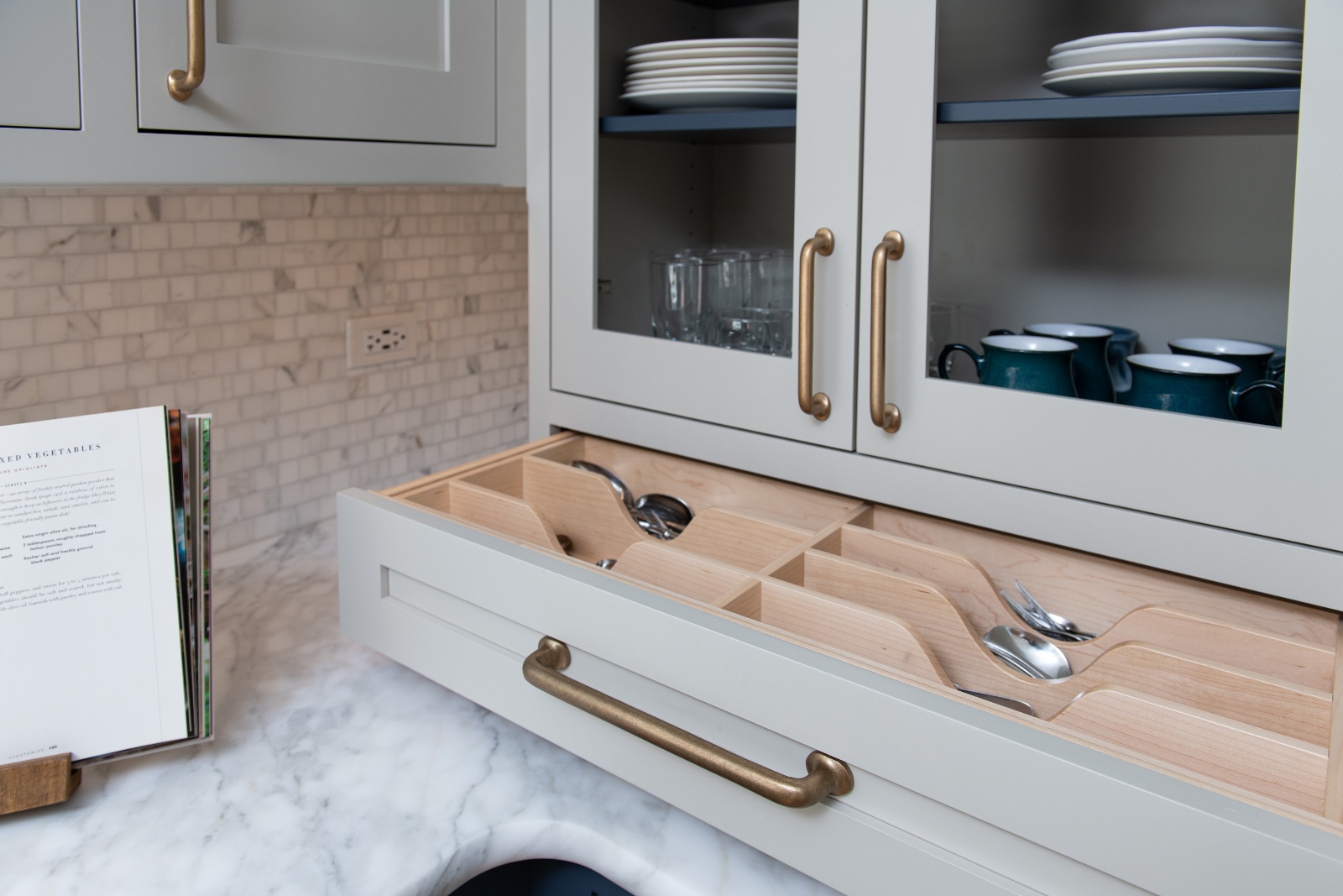 paf-country-estates-built-in-cutlery-solution-1